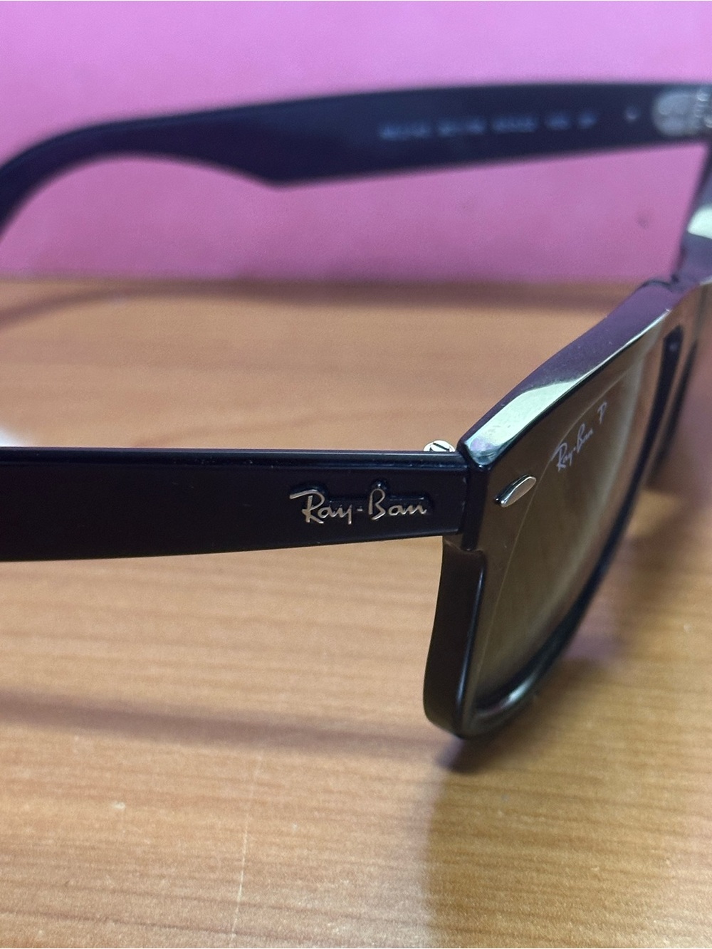 Ray-Ban Black Wayfarer Polarized Sunglasses with Brown Case - Picture 4 of 6